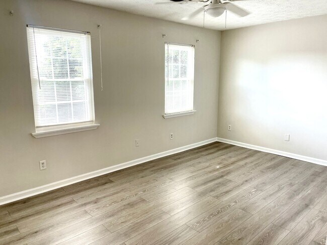 Building Photo - Welcome to this sleek and modern 2 bedroom...