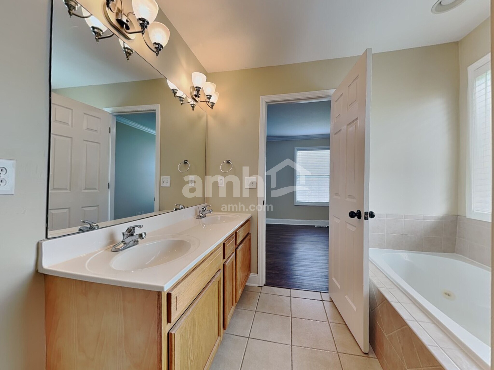 Building Photo - 4114 Oakstone Ln