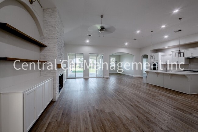 Building Photo - 4 bedroom/3 Bath Home with Solar in the Southwest - $3195 Per Month!