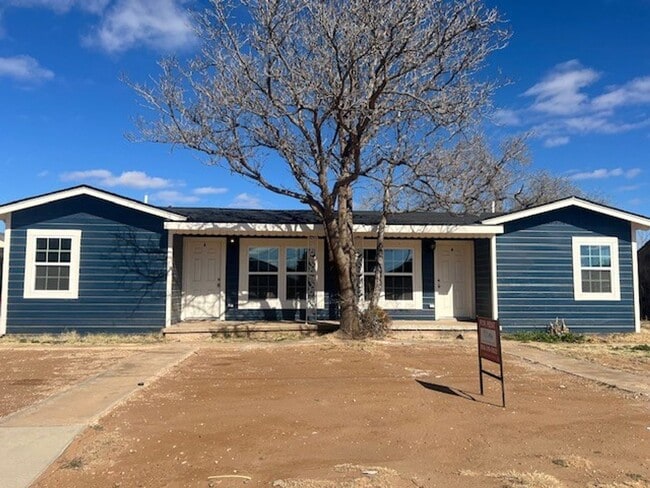 Building Photo - 409 Tahoka Rd