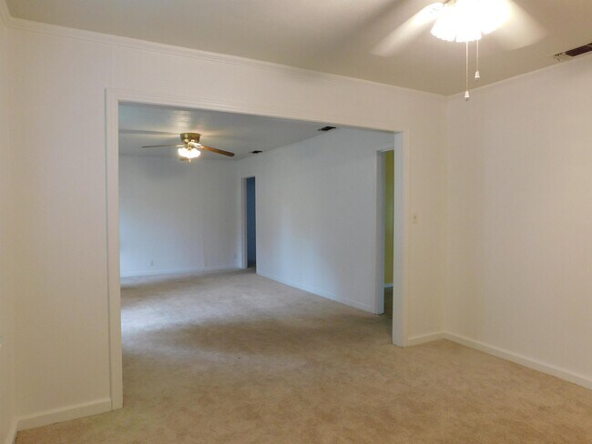 Building Photo - 1117 Patricia Dr