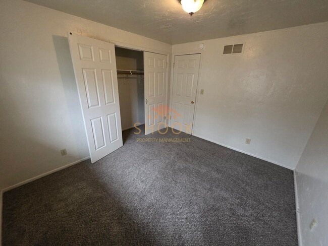 Building Photo - 1406/1408 Broadway St