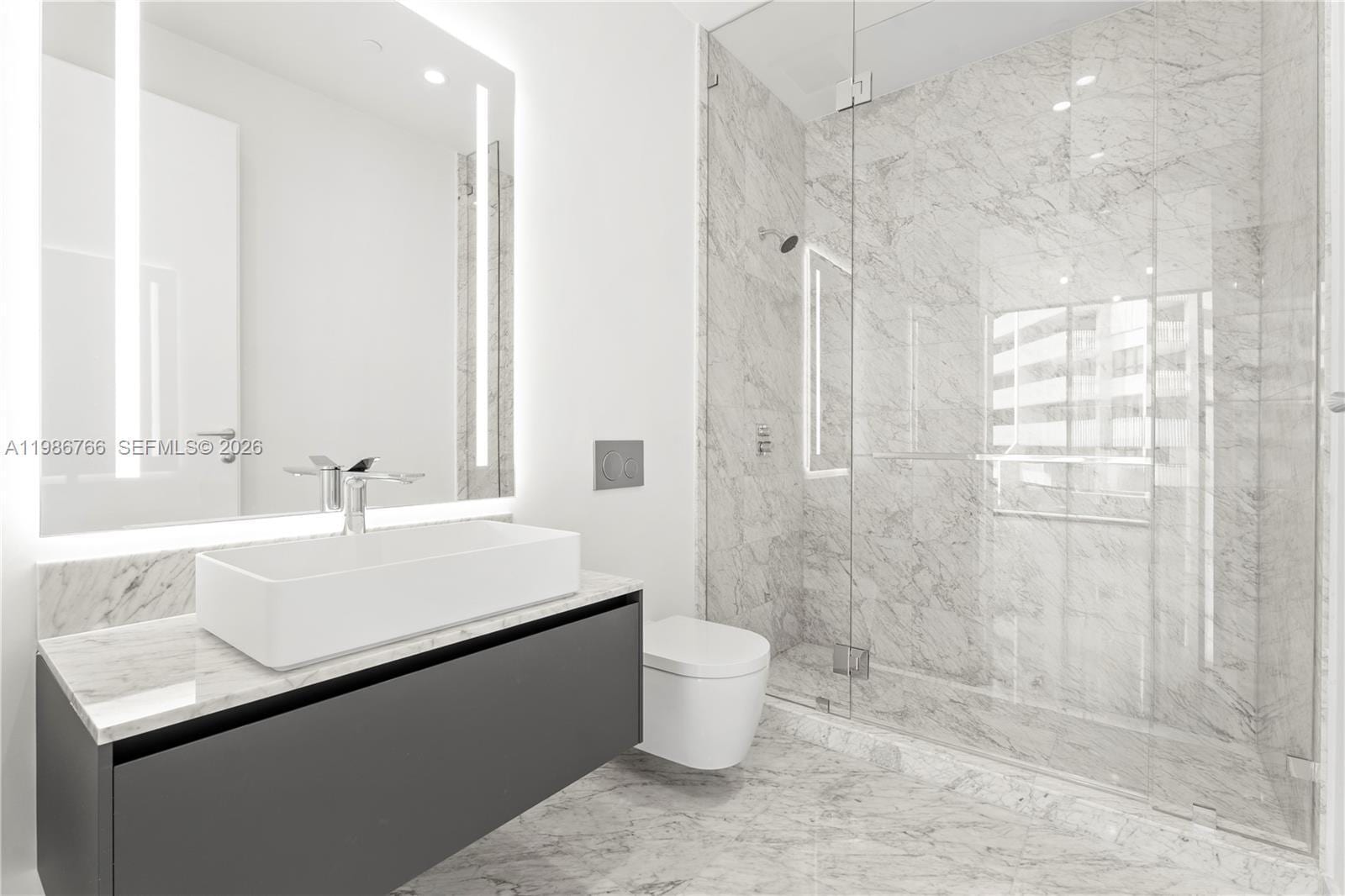 Building Photo - 5 Grove Isle Dr