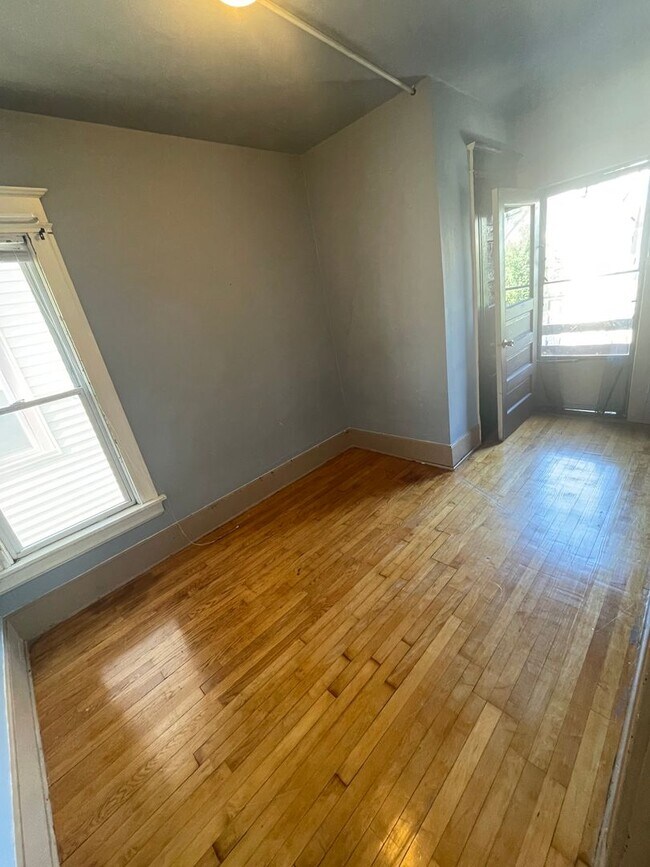 Building Photo - Charming 2-Bedroom Gem in the Heart of Mil...