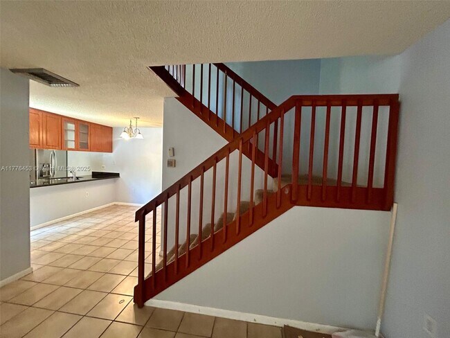Building Photo - 409 Live Oak Ln