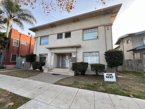 Building Photo - *Available Now! 1 Bedroom Apartment Walkin...