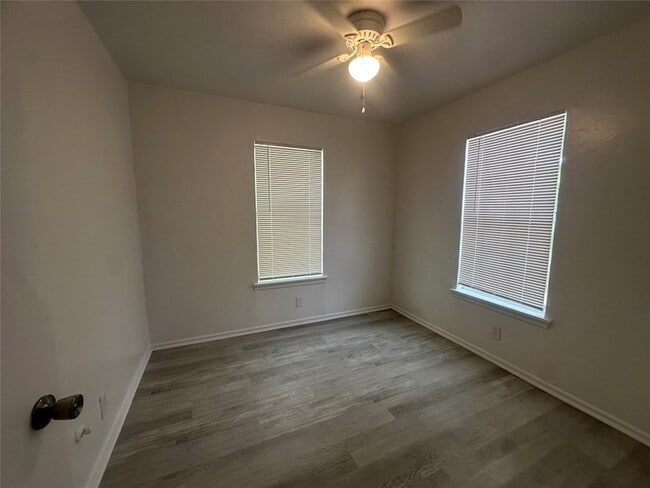 Building Photo - 515 Margil St