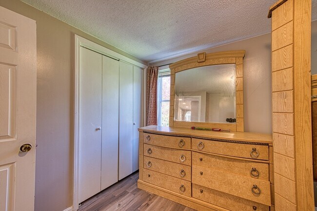 Building Photo - 1246 Somerset Ave