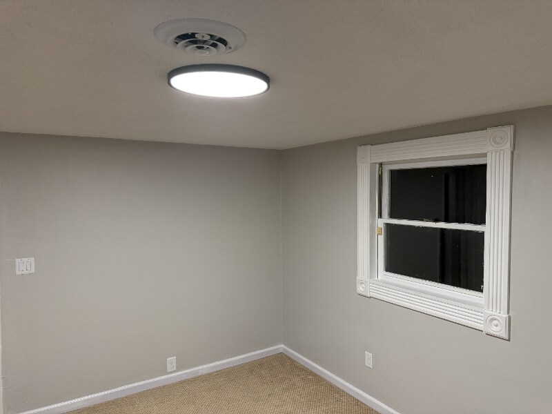 Building Photo - 104 IL-84