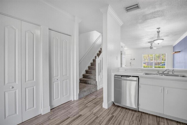 Building Photo - 6127 Bayside Key Dr