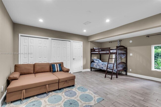 Building Photo - 1540 SE 23rd Ave