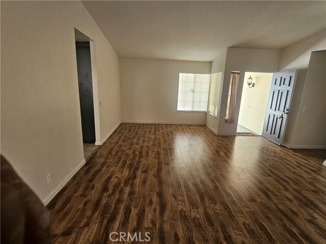 Building Photo - 890 N Driftwood Ave