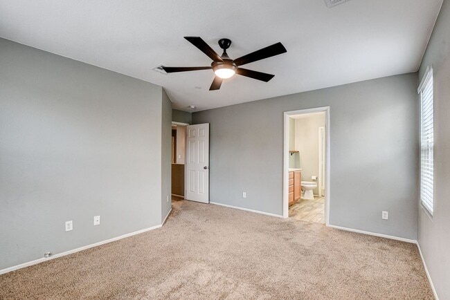 Building Photo - Beautiful 3 Bedroom in Gated Community!