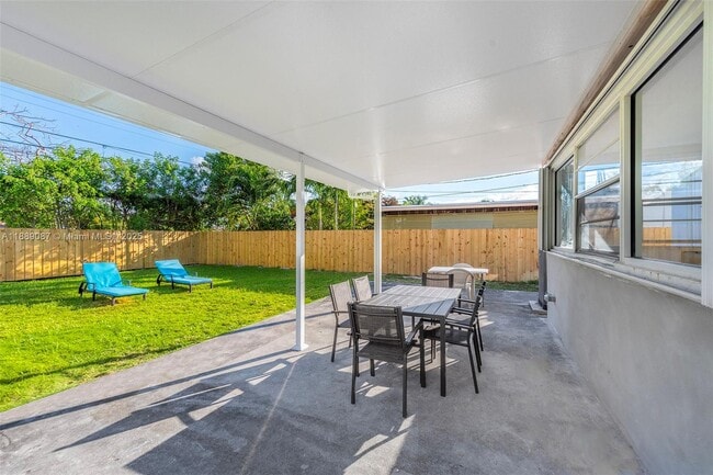Building Photo - 1545 Normandy Dr