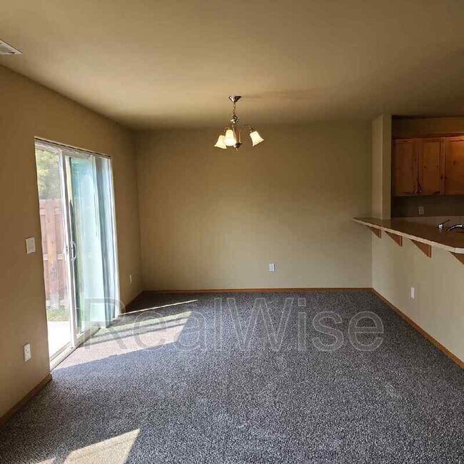 Building Photo - 2885 SW Indian Cir