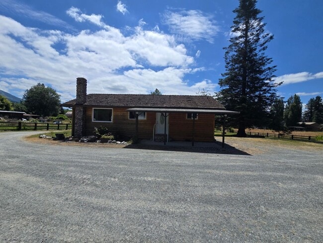 Primary Photo - 2 Plus bedroom, 1 Bathroom House in Sedro ...