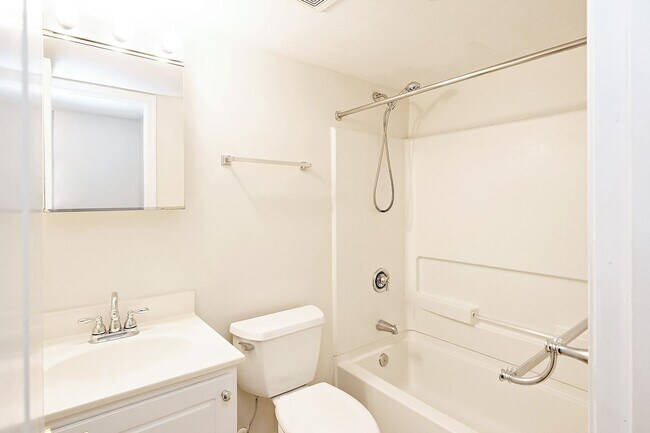 Building Photo - 1264 Villa Ln