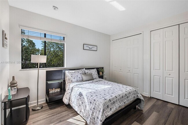 Building Photo - 7726 SW 193rd Ln