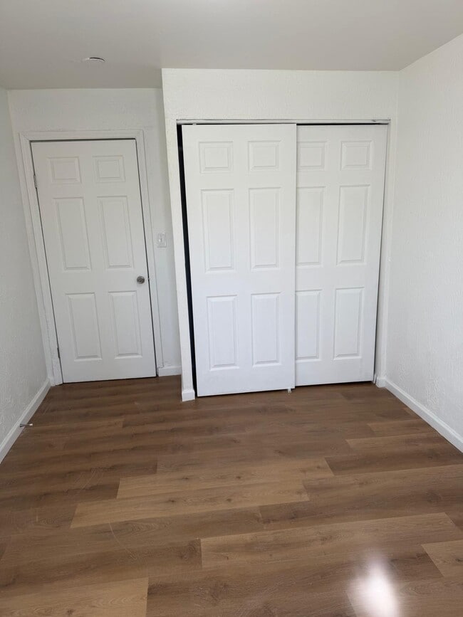 Building Photo - 1665 Elaine Rd