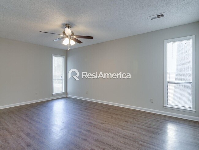 Building Photo - Completely renovated 3 bedroom, 2 bathroom home