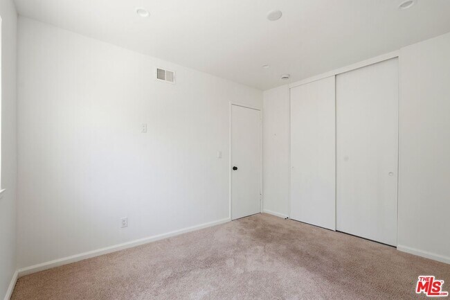 Building Photo - 5920 E Malton Ave