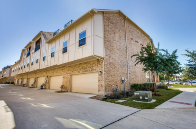 Building Photo - 3BR/2.5BA Townhouse in Carrollton For Lease!