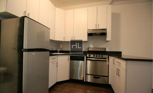 Building Photo - 157 E 71st St