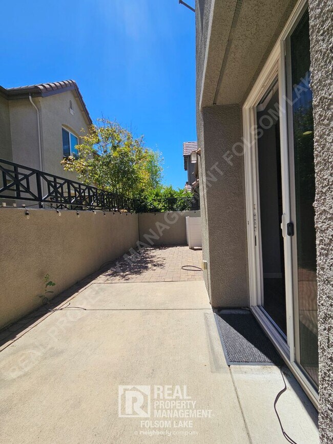 Building Photo - 3 Bed 2.5 Bath | Large Private Patio | Rivage in the Parkway