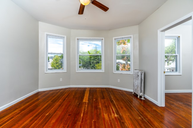 Building Photo - 322-324 S Clinton St