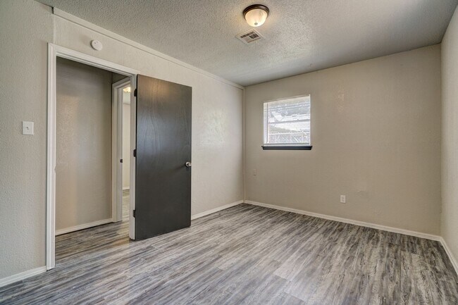 Building Photo - 3 Bed 1.5 Bath Norman