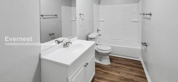 Building Photo - 234 Elm Pl