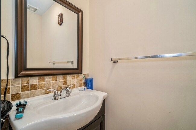 Half bath - 1107 S 3rd Ave