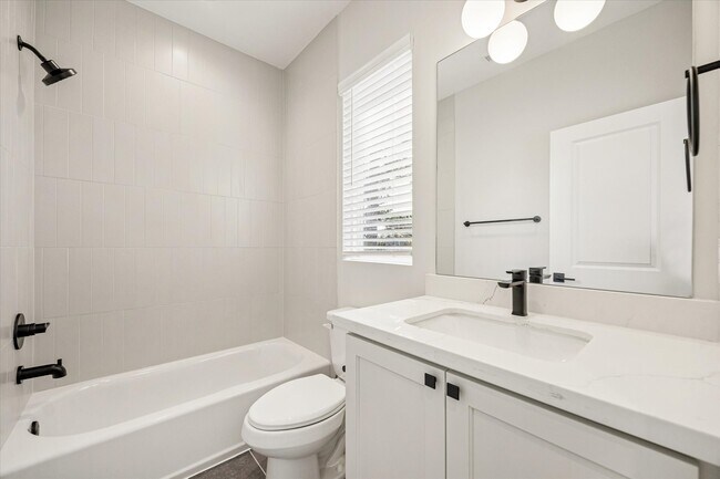 Building Photo - 520 Janisch Rd