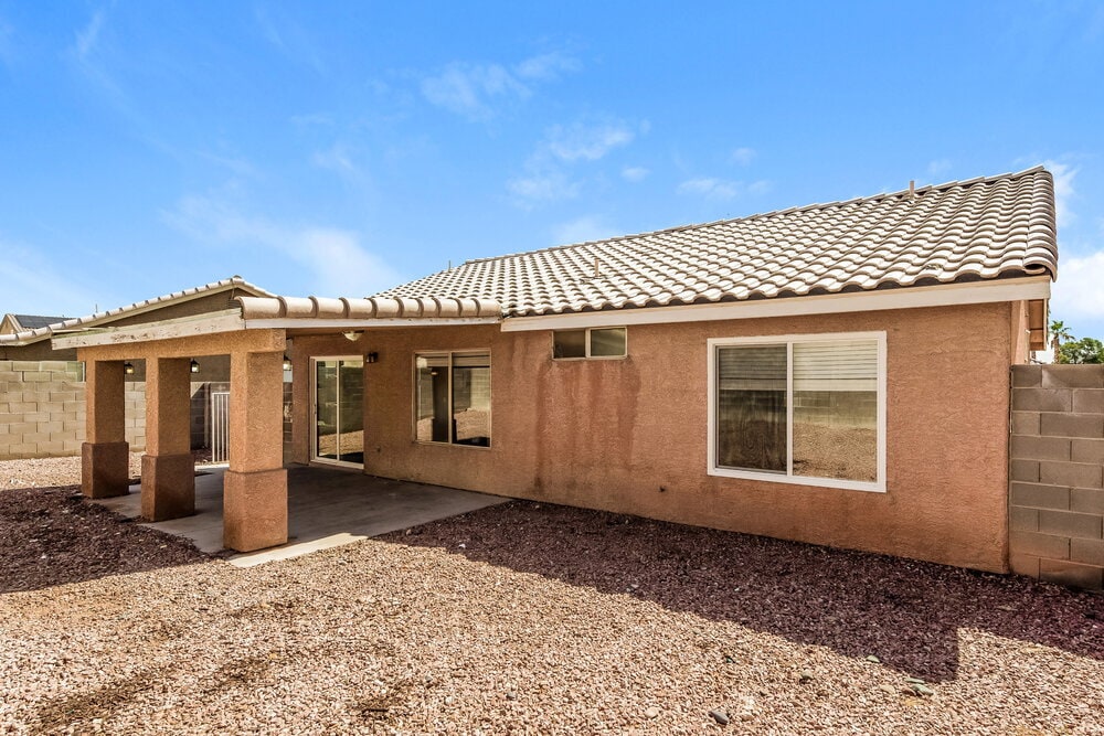 Building Photo - 5337 N Padero Dr