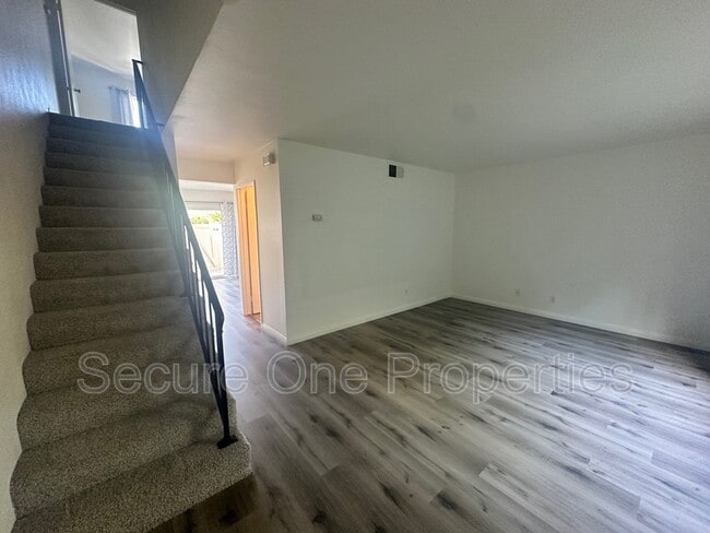 Building Photo - 491 Serento Cir