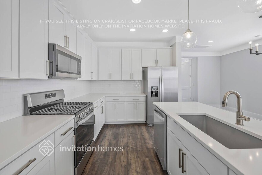 Building Photo - 647 Vernon Ave