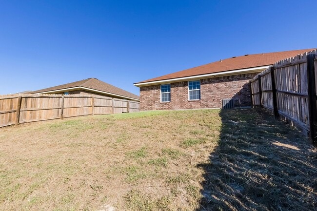 Building Photo - 2913 Starlight Dr