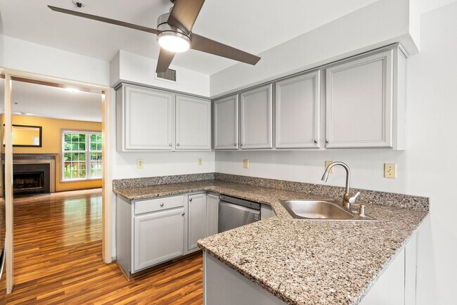 Building Photo - 445 Hartford Sq