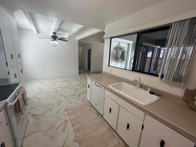 Building Photo - Charming 3/2 Home in Woodland-$500.00 OFF ...