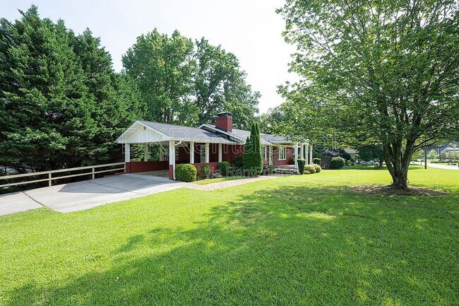 Building Photo - 245 Brook Dr