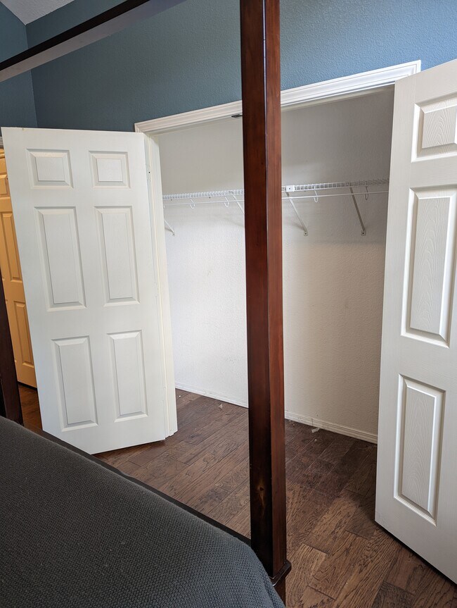 Building Photo - 22 Lyndhurst Dr