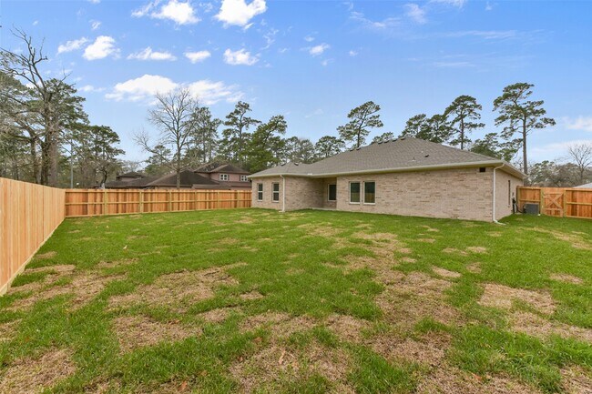 Building Photo - 13602 Pine Dr