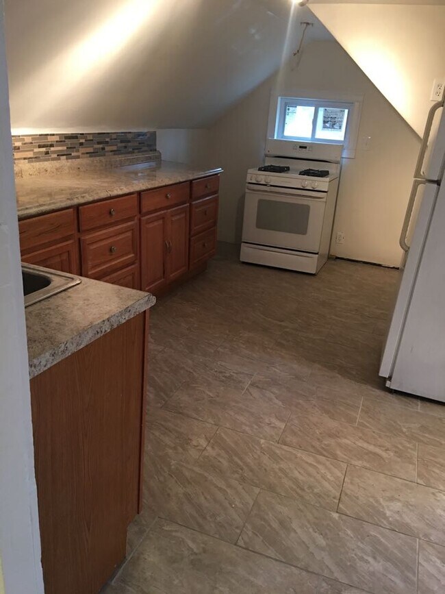 Building Photo - 21 Pleasant St