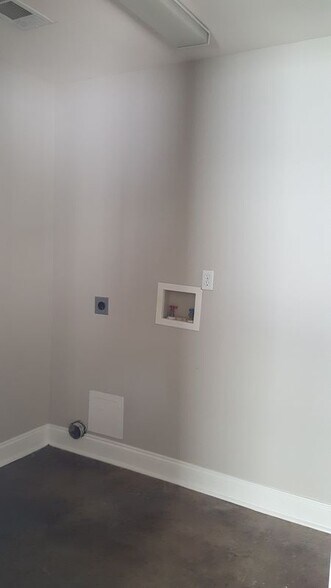 Building Photo - 12384 Village Maison Dr