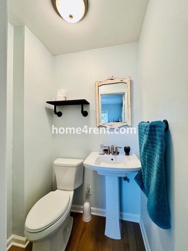 Building Photo - Charming, Prairie Village Home in a Quiet Neighborhood with Wood Floors and a Fenced Yard!