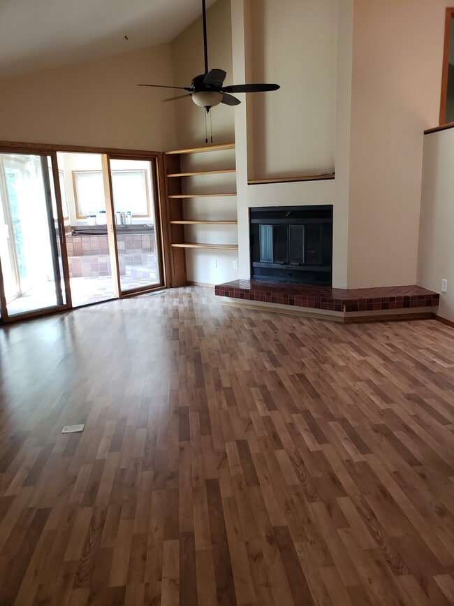Building Photo - 3895 Birchwood Dr