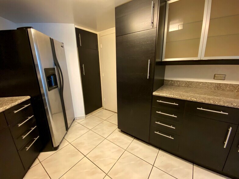 Building Photo - 999 Brickell Bay Dr