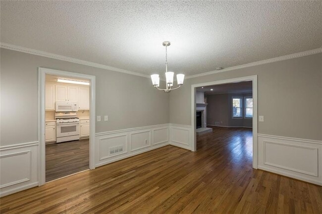 Building Photo - 4648 Calumet Cir NW