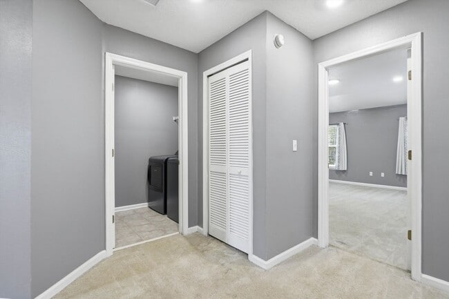 Building Photo - Beautiful TownHome