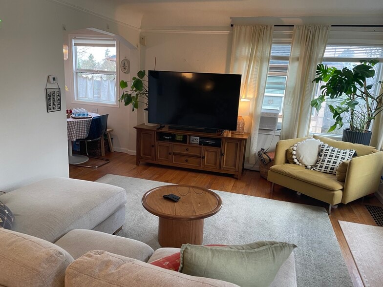 Look into Breakfast nook - 1409 NE 71st Ave